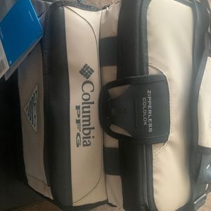 Columbia PFG  performance cooler I will place the size trying to figure this out